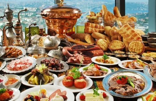 Cost of Living in Istanbul: A Luxury Gourmet Comparison with Moscow